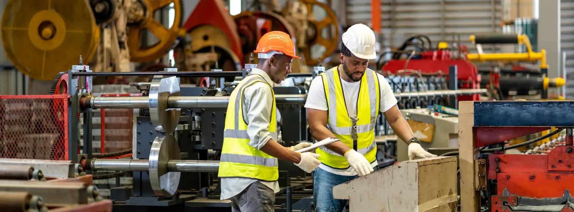 two deskless employees in manufacturing working in a facility together