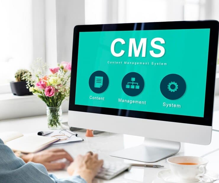 cms features for deskless employees