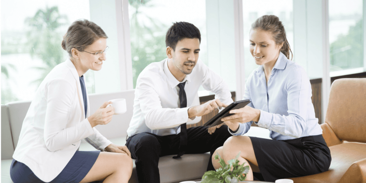 Importance of Inclusive Communication in Deskless Work Environments