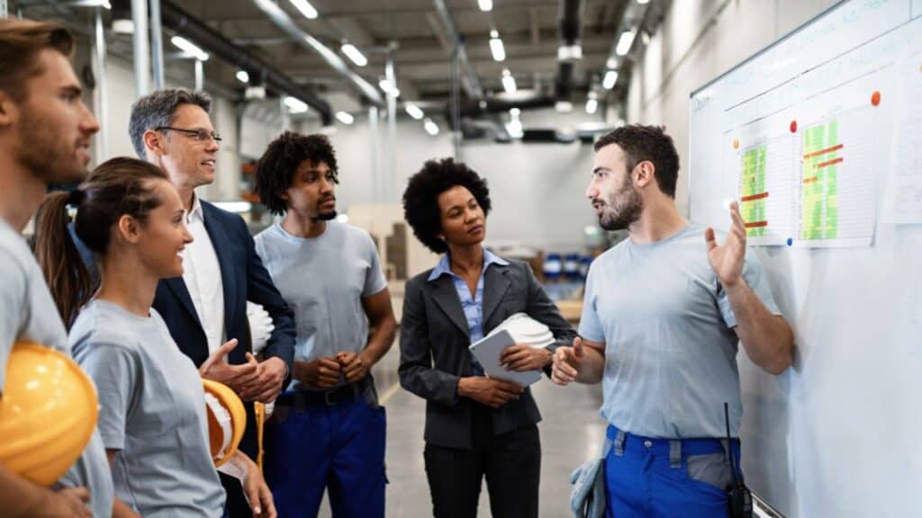 Employee Communication Empowers the Deskless Workforce in Manufacturing