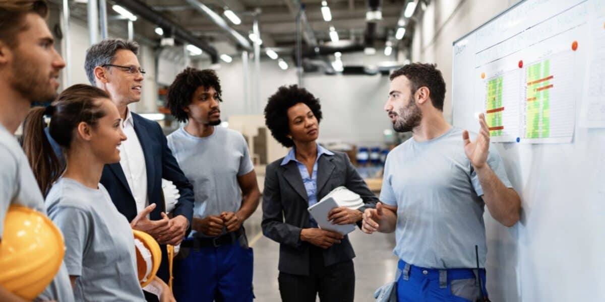 Employee Communication Empowers the Deskless Workforce in Manufacturing