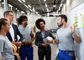 Employee Communication Empowers the Deskless Workforce in Manufacturing