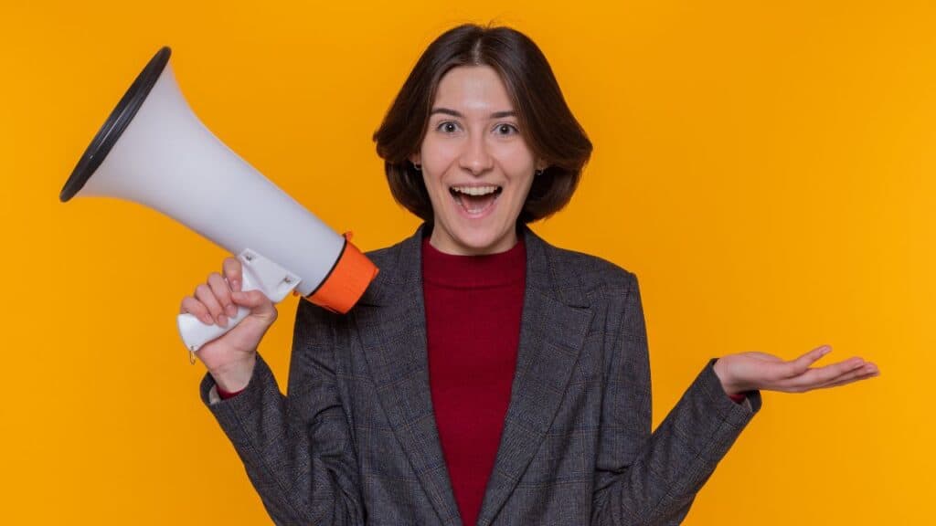 Strategies to Transform Your Deskless Workforce into Brand Ambassadors